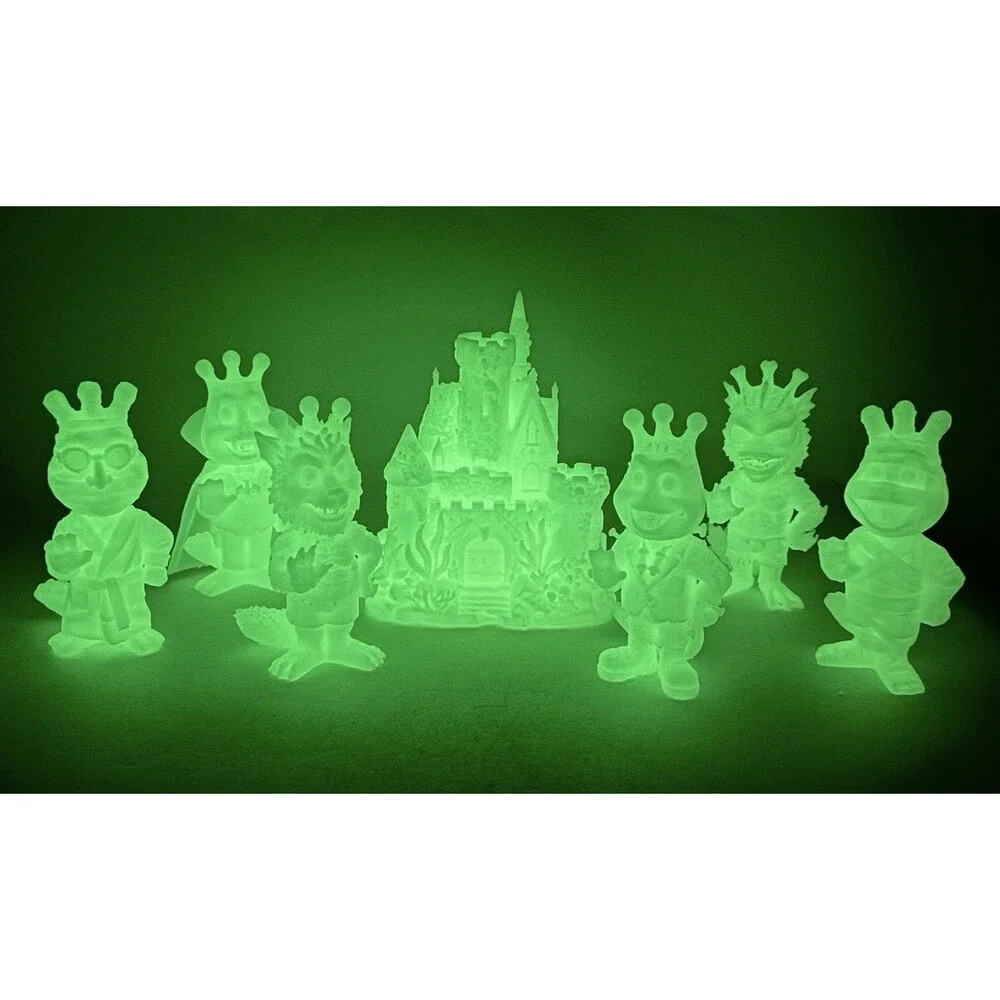 Sea Monkeys Monster Sea Monkey Set Plus Haunted Castle 5” Toys Glow-In-The-Dark